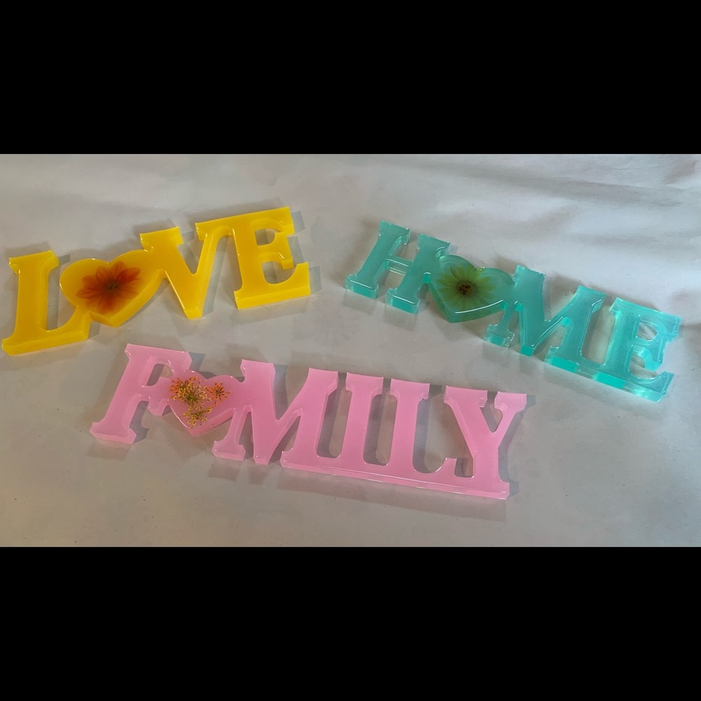 Resin shelf decor